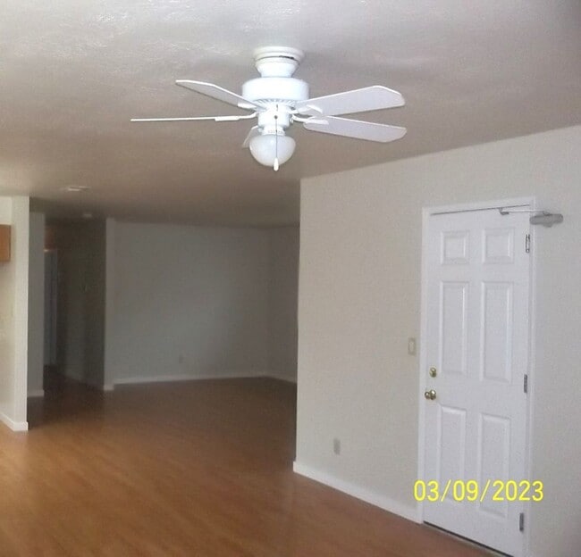 Building Photo - Three bedroom home in Fair Oaks