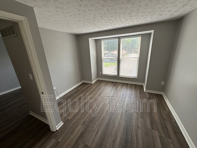 Building Photo - 753 Woodlyn Dr S