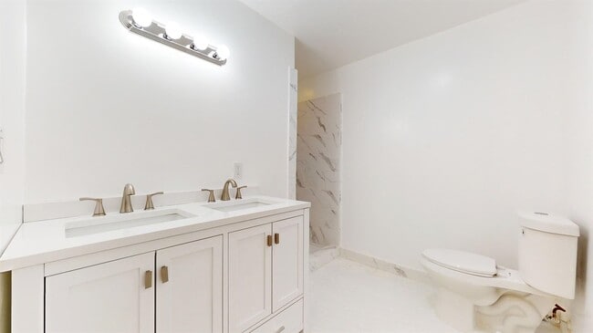 Building Photo - 604 4th St