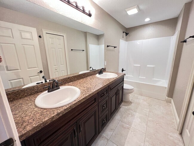 Building Photo - Beautiful 3 BD/2BA Home in Beautiful Ocklawaha!!!