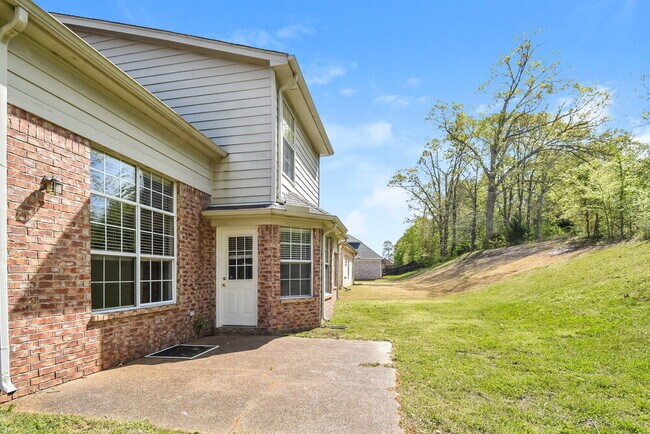 Building Photo - 10243 Hamilton View Dr