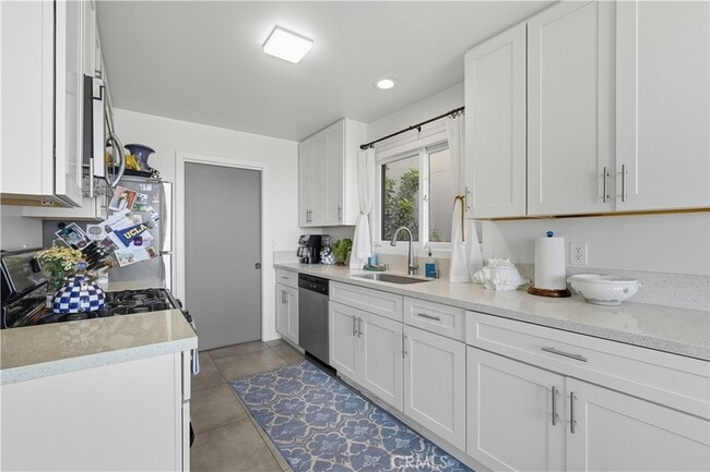 Building Photo - 202 W Manchester Ave