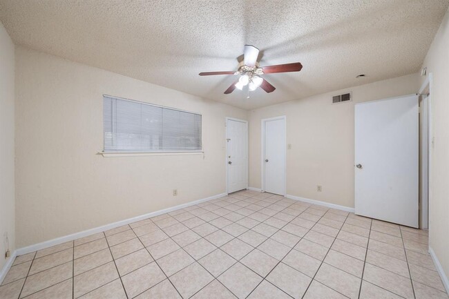 Building Photo - 1005 Milford Way