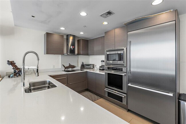 Building Photo - 175 1st St S