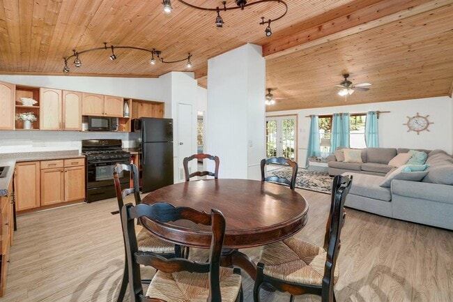 Building Photo - 17311 Whippoorwill Trail