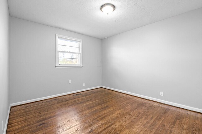 Building Photo - 113 Tandy Dr