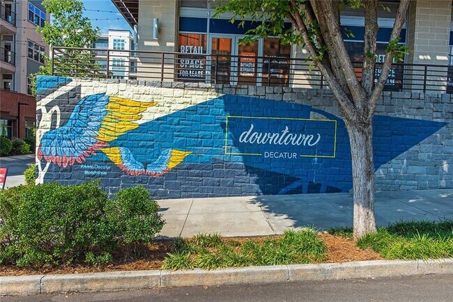 Building Photo - 408 Sycamore Dr