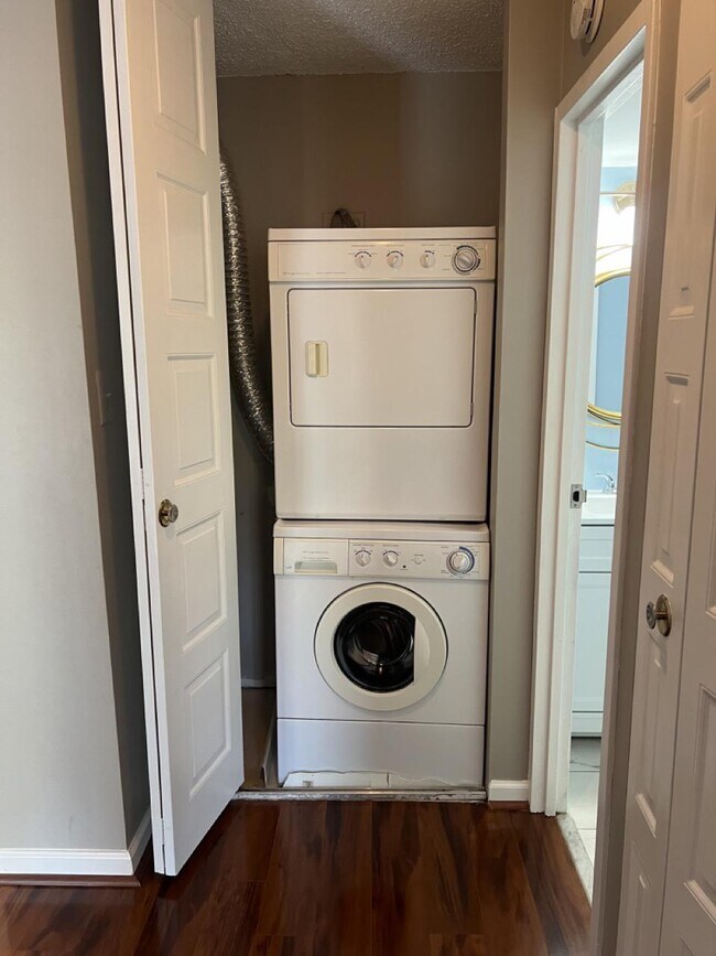 Building Photo - 4500 S Four Mile Run Dr