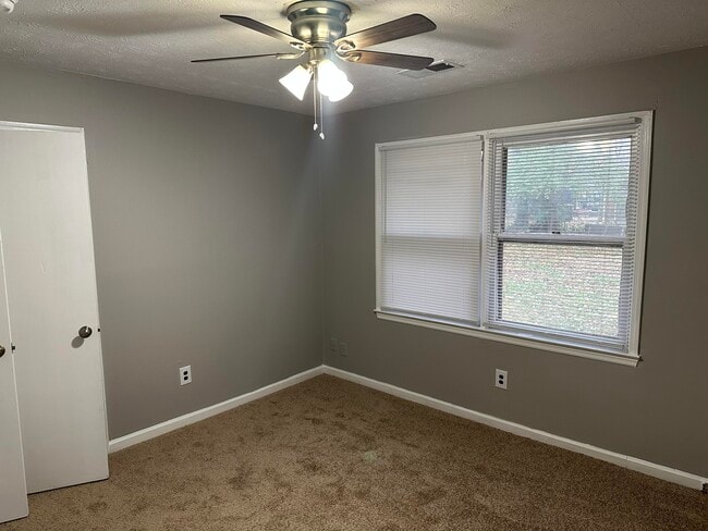 Building Photo - 3309 Kenesaw Dr