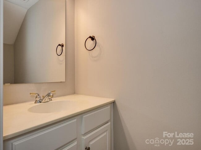 Building Photo - 14930 Ballantyne Village Way