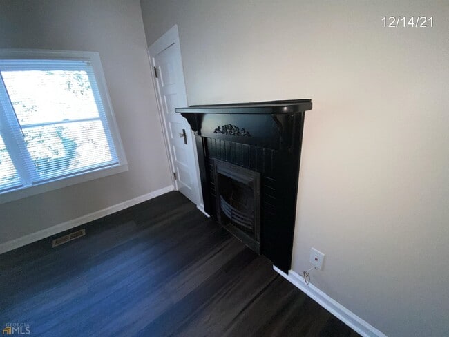 Building Photo - 107 Ford St