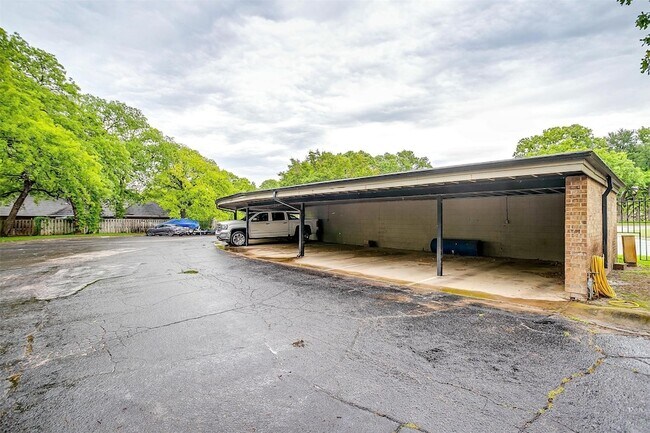 Building Photo - 390 Driftwood Ct