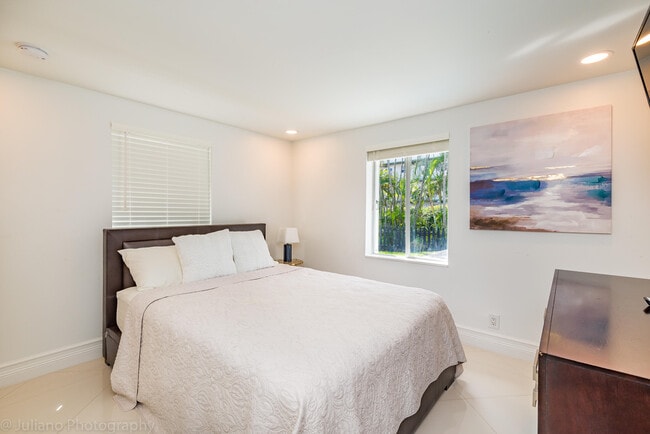 Building Photo - 1510 SE 14th Ct