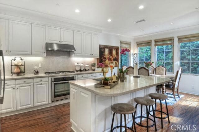 Building Photo - 41 Bianco