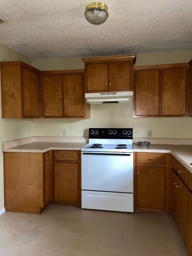 Building Photo - FOR RENT