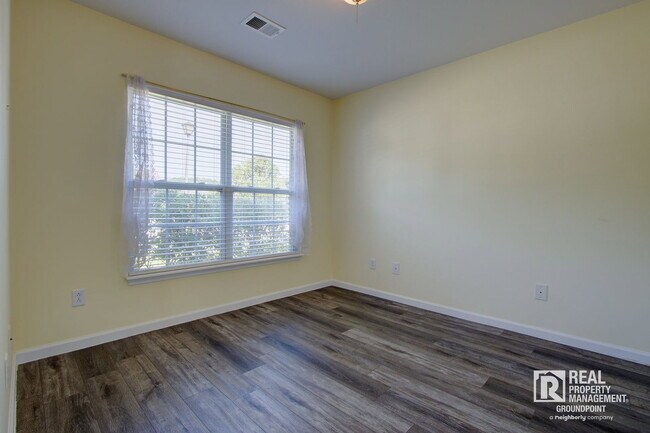 Building Photo - 97 Avonshire Dr