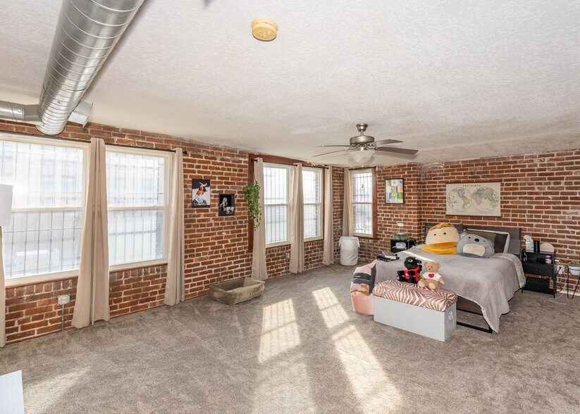 Building Photo - 1606 2nd Ave