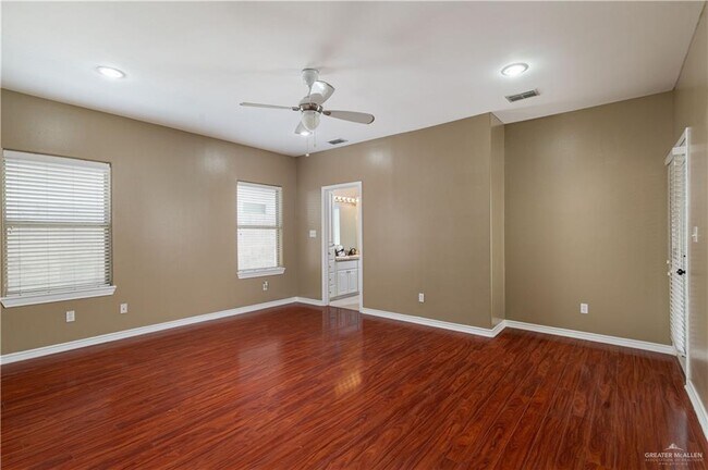 Building Photo - 20 W Rhin Dr
