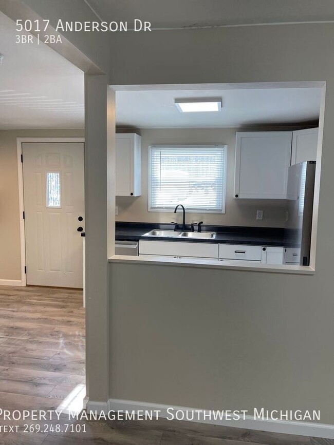 Building Photo - 5017 Anderson Dr