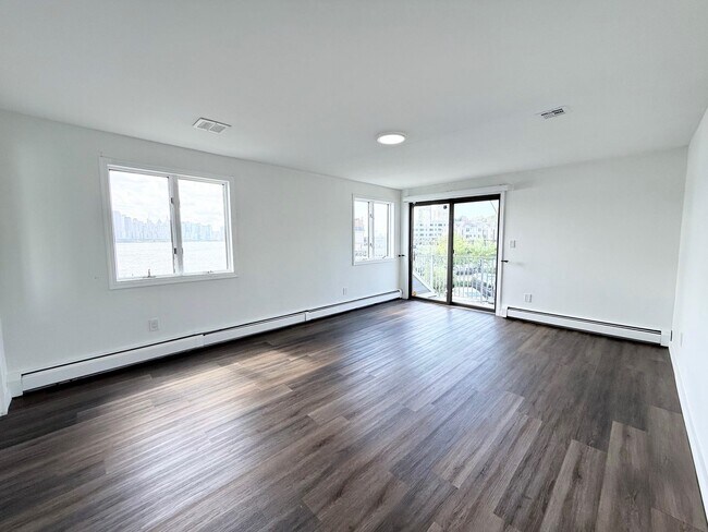 Building Photo - 17A Riverview Cir