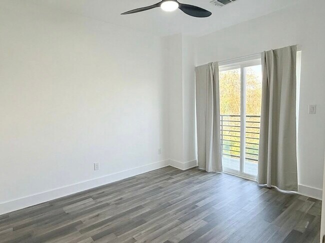 Building Photo - 2335 Paul Quinn St