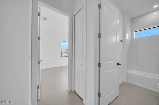 Building Photo - 1612 NW 9th Ave