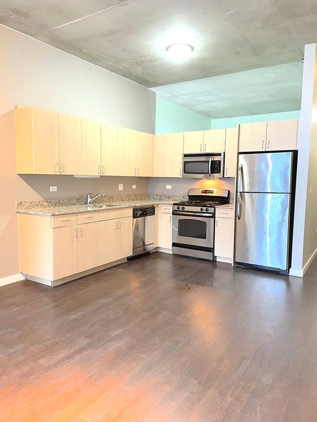 Building Photo - 235 W Van Buren St