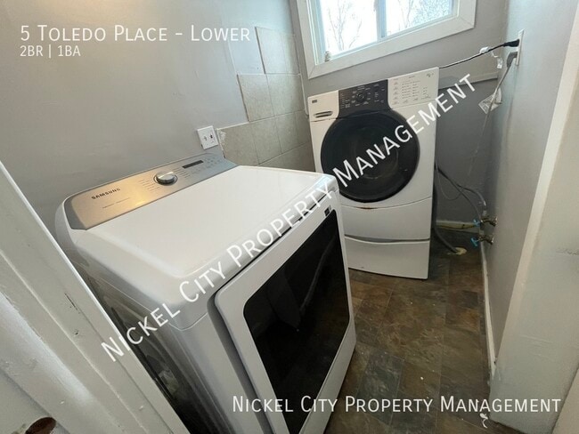 Building Photo - 5 Toledo Pl