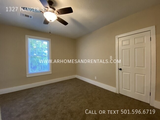 Building Photo - 1327 Hanger St | $1195 | 3 beds, 2 full baths