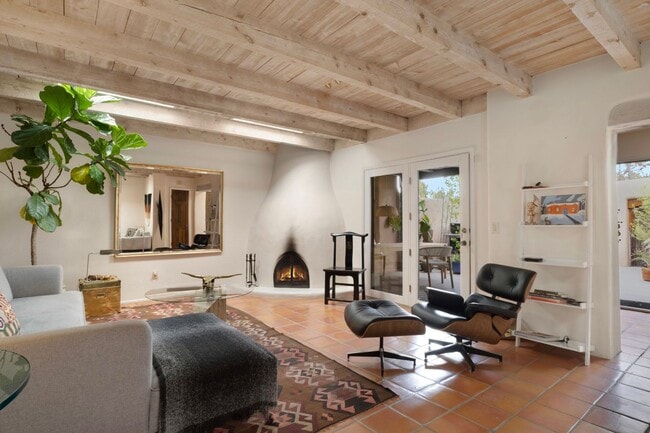 Building Photo - 303 Calle Loma Norte