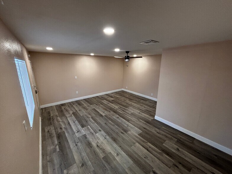 Building Photo - 5709 Avenida Silla