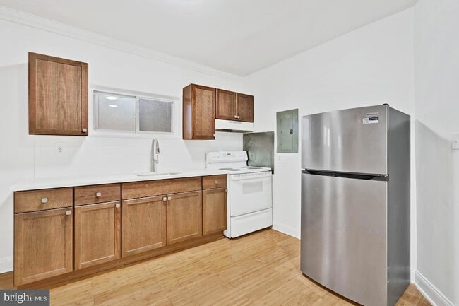 Building Photo - 2040 Frankford Ave