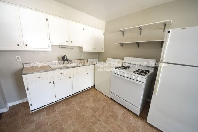 Building Photo - 9286 Marlow Ave
