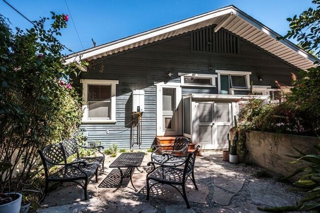 Building Photo - Recenty Updated 1916 California Bungalow f...