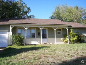 Building Photo - Cute 3 Bedrooms!