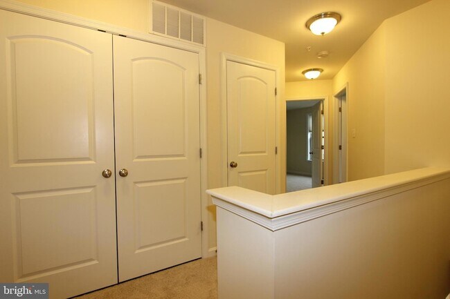 Building Photo - 325 Hersden Ln