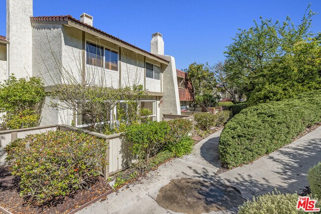 Building Photo - 106 Cresta Verde Dr