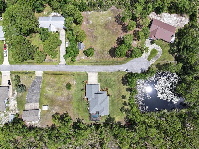 Building Photo - 206 E Pinehurst Dr