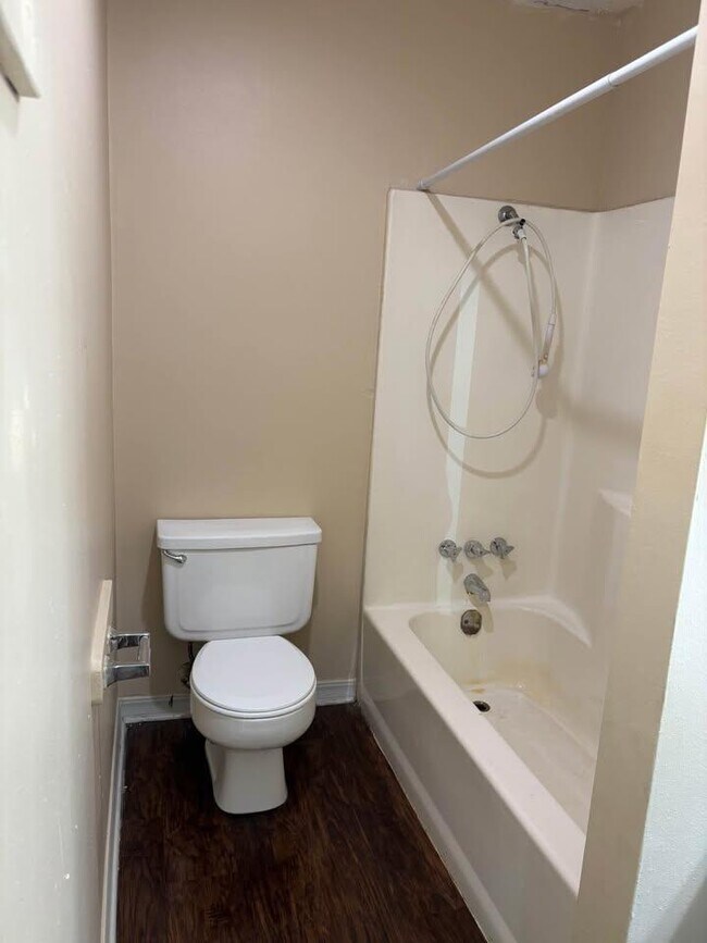 Building Photo - 1814 Meadowgreen Dr