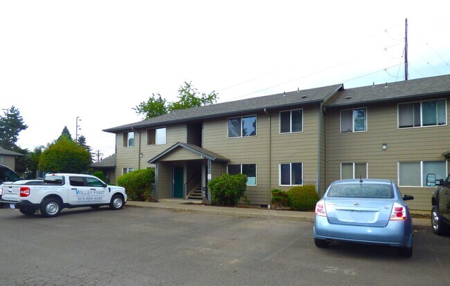 Building Photo - Rent Special: FREE September's Rent!! Second Floor 3 Bedroom apartment