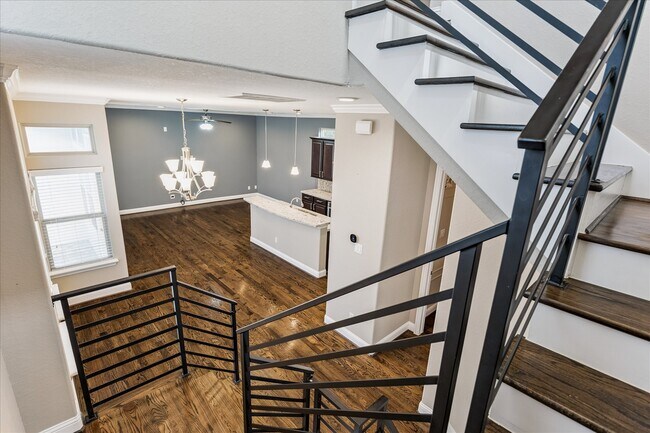 Building Photo - 1113 W 18th St