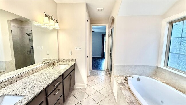 Building Photo - 10012 Adagio Cv