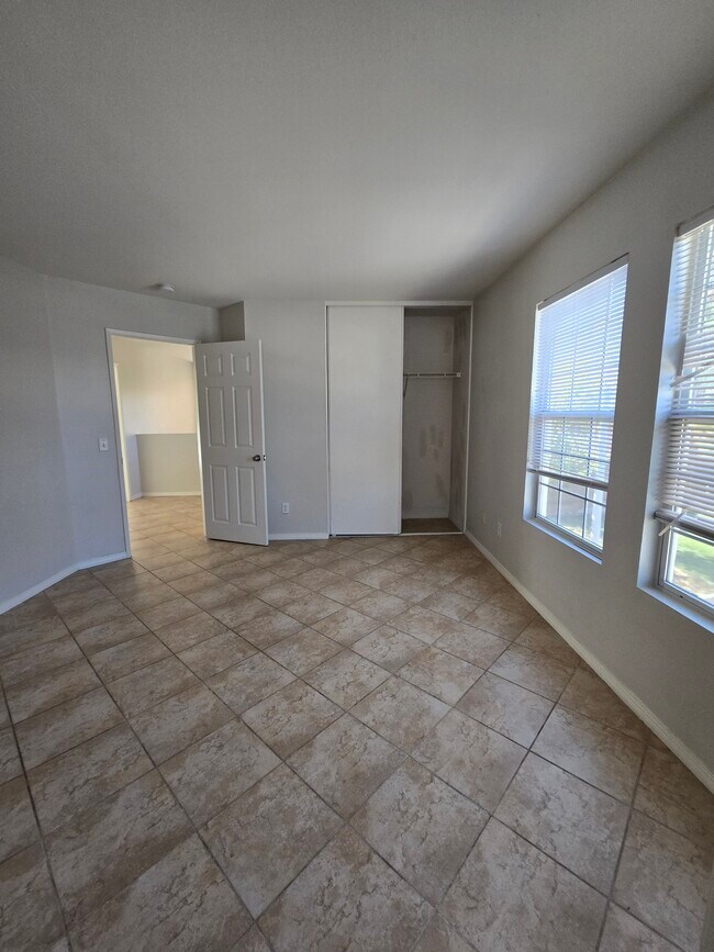 Building Photo - 40429 Maravilla Dr
