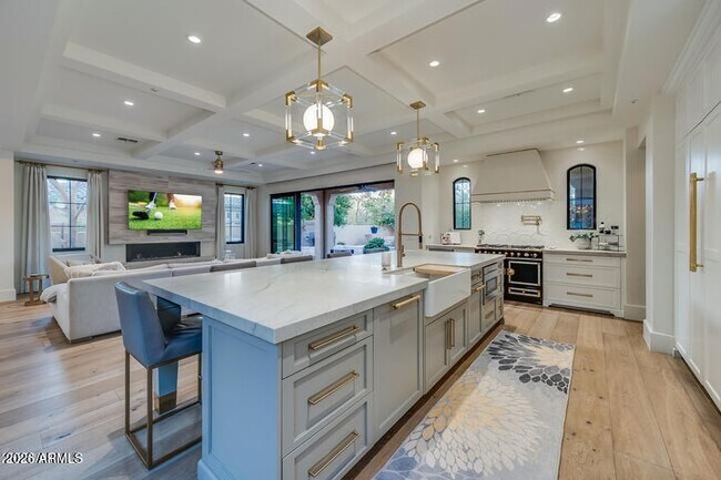 Building Photo - 8280 E Tailfeather Dr