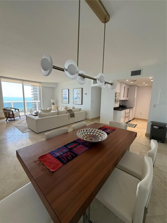 Building Photo - 10275 Collins Ave