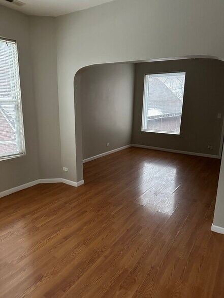 Building Photo - 5437 S Laflin St