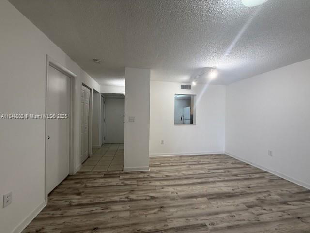 Building Photo - 1720 NW N River Dr