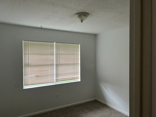 Building Photo - 172 Cherokee Cir