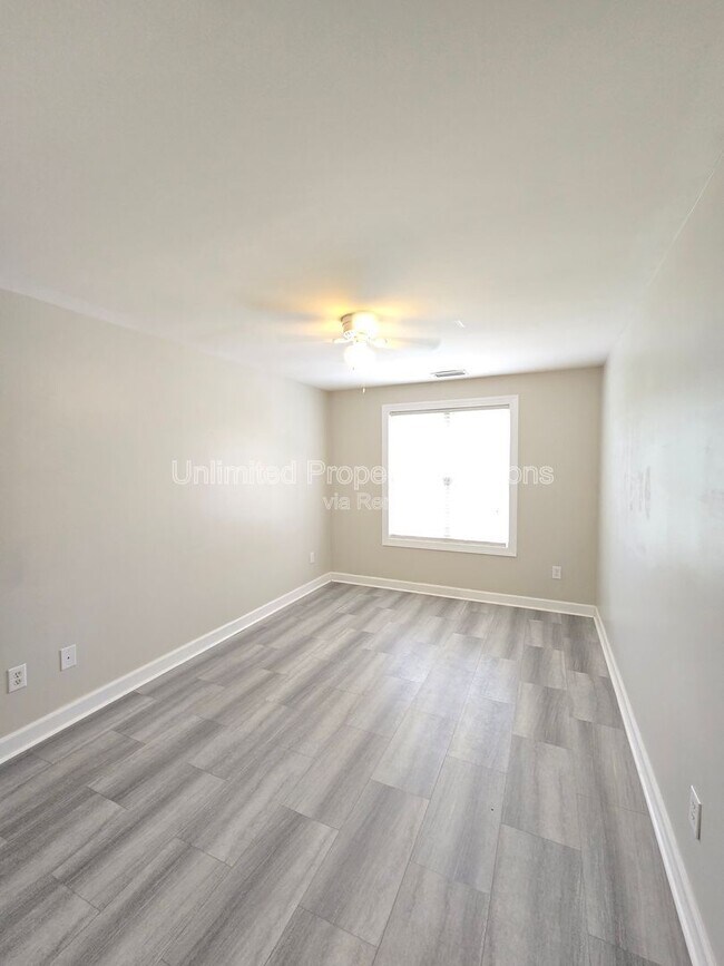 Building Photo - 5006 Carleton Dr