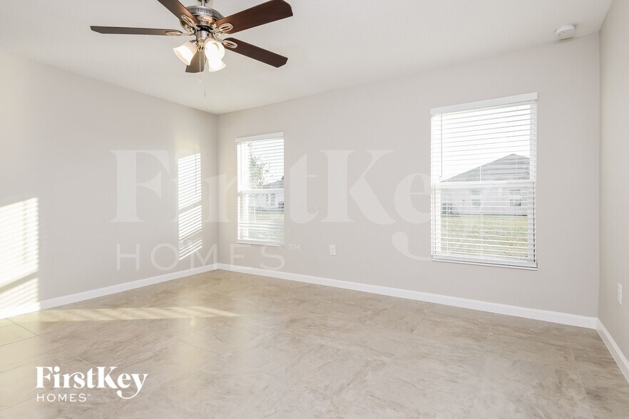 Building Photo - 618 Lindbergh Wy